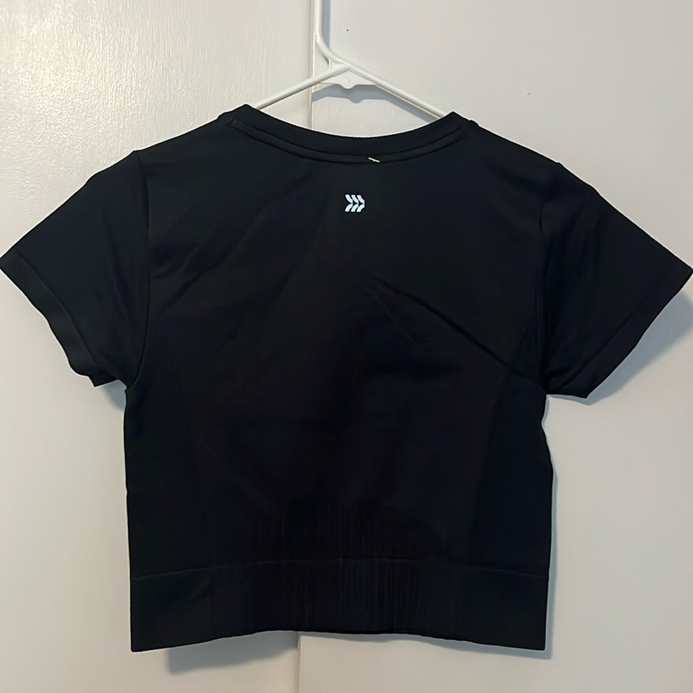 All In Motion Seamless Cropped Tee Active T-Shirt Women’s M Medium 8-10 Black - Picture 4 of 11